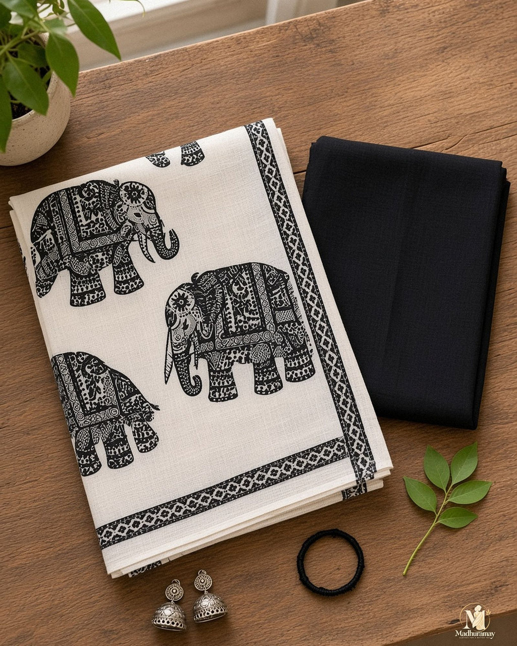 White & Black Elephant Motif Festive Saree - image 3