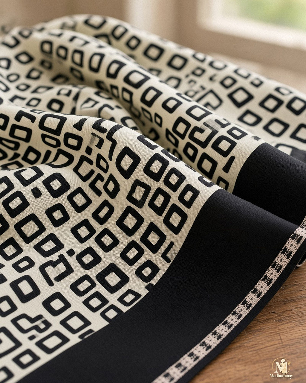 Black & White Geometric Evening Party Saree - image 4