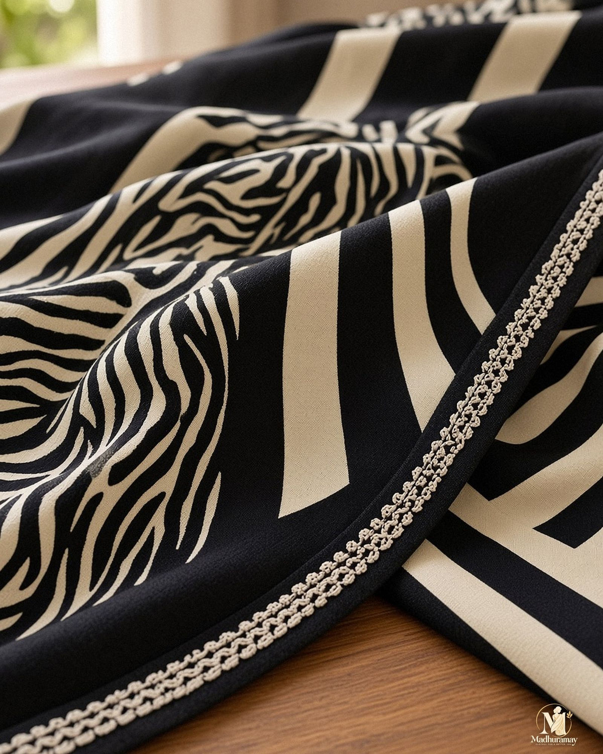 Black & Cream Zebra Print Evening Party Saree - image 4